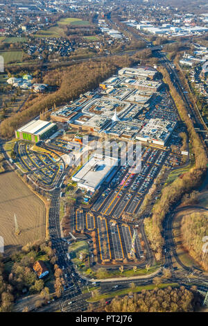 Vista aerea, Parco della Ruhr di Bochum Center, il centro shopping dopo la ricostruzione, parcheggio, shopping, Bochum, la zona della Ruhr, Nord Reno-Westfalia, Germania Foto Stock