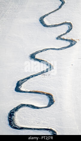 Serpeggianti Möhne nella neve, Hunderbecke, Brilon, Sauerland Foto Stock