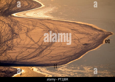 Sandbank con ghiaccio sulla riva meridionale del lago, in inverno, bassa marea su Möhnesee, Sauerland Foto Stock