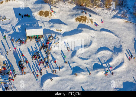 Mogul pendenza del Bikepark Warstein Am Rabennest, sciatori, toboga, slitte, sport invernali, Rüthen, Sauerland, Nord Reno-Westfalia, Germania Foto Stock