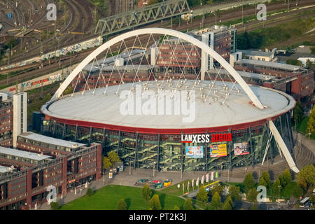 La Lanxess Arena vista aerea, la costruzione dell'edificio ufficio di controllo colonia, Colonia, nella Renania, Nord Reno-Westfalia, Germania Foto Stock