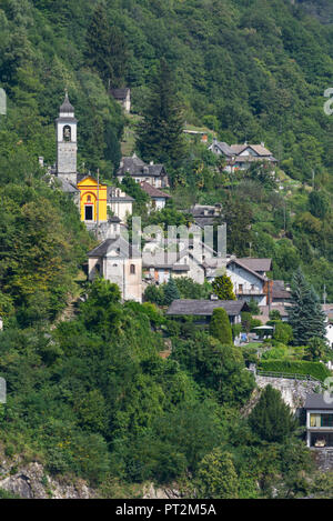 Auressio, Valle Onsernone, vicino a Locarno, vicino al Lago Maggiore, Ticino, Svizzera Foto Stock