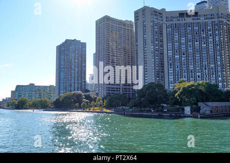 Toronto, Ontario, Canada-20 Marzo, 2018: Toronto condominio in un quartiere alla moda rivolto verso lakeshore Foto Stock
