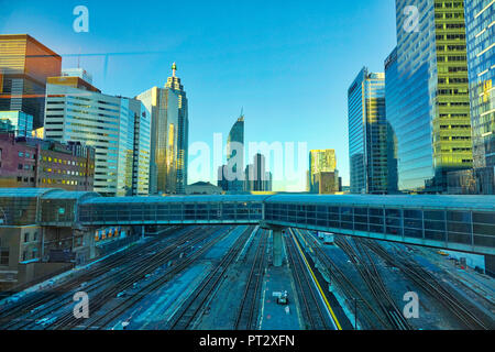 Toronto, Ontario, Canada-27 giugno, 2017: Toronto Union Station Terminal e binari ferroviari Foto Stock