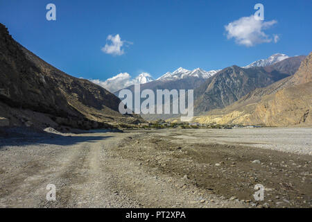 Il Nepal, l'Himalaya, Mustang distretto, Annapurna circuito, Mustang Superiore Trek, Kali Gandaki, Valle, da Jomsom per Kagbeni, strada, Foto Stock