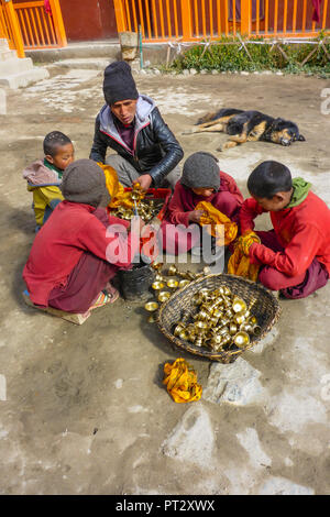 Il Nepal, l'Himalaya, Mustang distretto, Annapurna circuito, Mustang Superiore Trek, Kali Gandaki, Lo Manthang, monastero scuola, Foto Stock