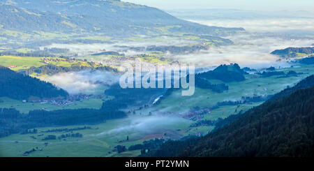 Panorama da Schattenberg nella Illertal, Algovia, Baviera, Germania, Europa Foto Stock