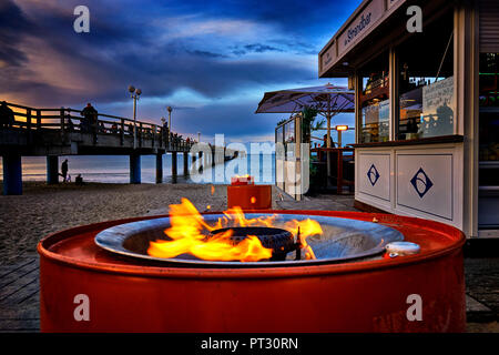 La passeggiata lungo il molo di Binz, Germania. Foto Stock