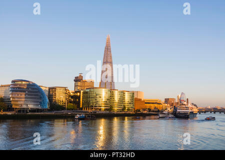 Inghilterra, Londra, Southwark, Londra London Bridge Città, più Londra Riverside Ufficio complesso e la Shard Foto Stock