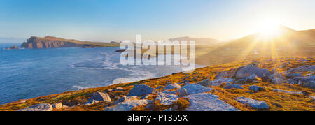 Litorale irlandese su una chiara mattina presto, posizione: penisola di Dingle in co, Kerry, Irlanda occidentale, Waymont vicino Graigue, 52, 151437, -10, 475927 Foto Stock