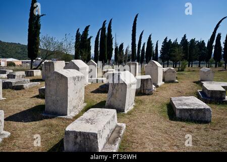 Stećci, antiche lapidi megalitico di Radimlja antica necropoli a Vidovo Polje vicino a Stolac, Bosnia Erzegovina Foto Stock