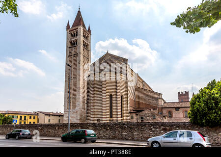 La chiesa di San Zeno Maggiore, costruita nel XII e XIII secolo, Verona, Veneto, Italia, Europa Foto Stock