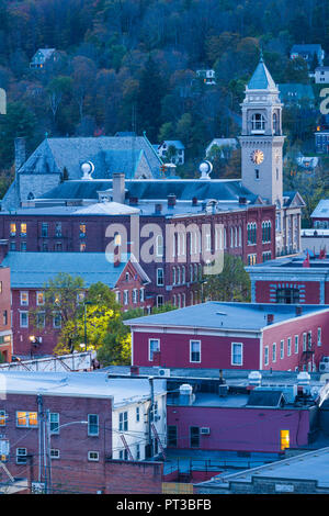 Stati Uniti d'America, New England, Vermont Montpelier, elevati vista città, crepuscolo Foto Stock