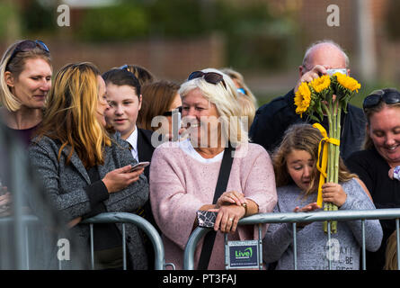 Il Joff Centro Giovanile, Peacehaven, East Sussex, Regno Unito. Il 3 ottobre 2018. Il principe Harry e Meghan Markle fanno la loro prima visita ufficiale a Sussex Foto Stock