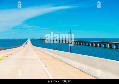 Il nuovo e il vecchio 7 miglia di ponti in Florida Keys USA Foto Stock