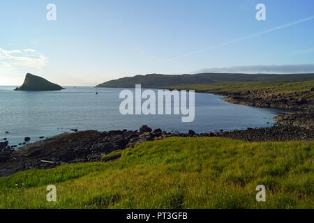 Il castello di Duntulm (Gaelico Scozzese: Dùn Thuilm) è la rovina di una fortificazione medievale sulla penisola di Trotternish sull isola di Skye Foto Stock