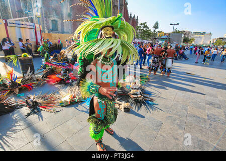 Città del Messico, Messico-23 Aprile 2018: Indiano festival e feste tribali su piazza Zocalo di Città del Messico Foto Stock