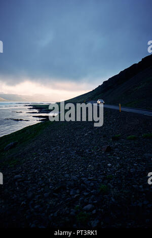 La guida del Islanda ring road route uno lungo la costa est in Islanda Foto Stock