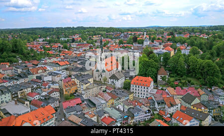 Vista di Bad Tölz con chiesa parrocchiale di Maria Assunta, Alta Baviera, Baviera, Germania, vista aerea Foto Stock