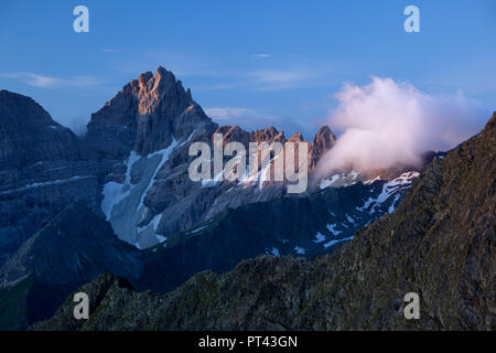 Vista dalla Habicht al Tribulaun Pflerscher, Alpi dello Stubai, Tirolo, Austria Foto Stock