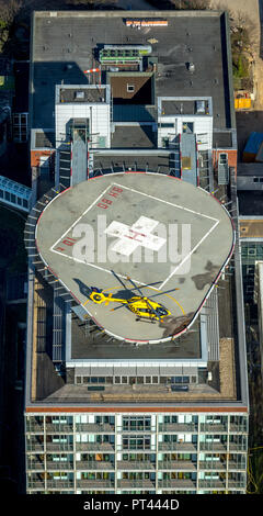 Berufsgenossenschaftliches Universitätsklinikum Bergmannsheil con helipad e ADAC Salvataggio in elicottero sull'elisuperficie sul tetto a Bochum, la zona della Ruhr, Nord Reno-Westfalia, Germania Foto Stock