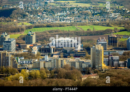 Vista del Ruhr-Universität da nord con Audi-Max lecture hall di Bochum, la zona della Ruhr, Nord Reno-Westfalia, Germania Foto Stock