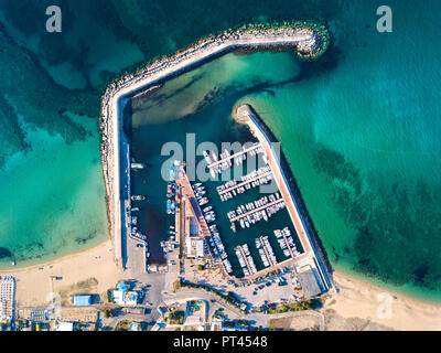 Porto di Campomarino di Maruggio vista aerea, provincia di Taranto, in Puglia Salento Italia, Europa Foto Stock