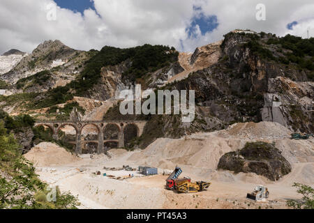 Ponte di Fantiscritti, cave di marmo di Carrara e comune di Carrara, Massa Carrara provincia, Toscana, Italia, Europa occidentale Foto Stock