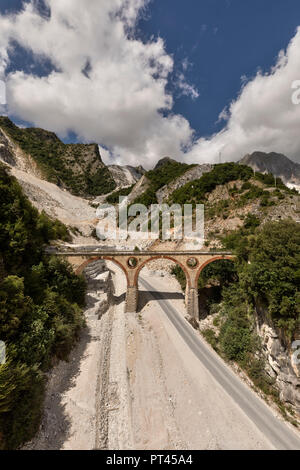 Ponte di Fantiscritti, cave di marmo di Carrara e comune di Carrara, Massa Carrara provincia, Toscana, Italia, Europa occidentale Foto Stock