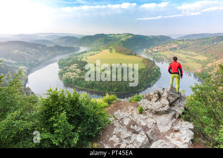 Podkova Solenicka, la ceca curva a ferro di cavallo sul fiume Vlatva, Solenice, Central Bohemia Repubblica Ceca Foto Stock