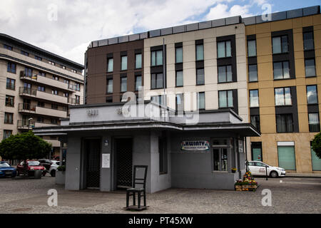 L'Europa, la Polonia, la Piccola Polonia, Cracovia, nel quartiere di Kazimierz, Plac Bohaterów Getta / Ghetto Piazza degli Eroi Foto Stock