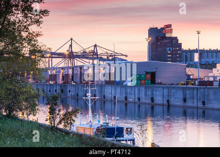 Canada Quebec, Montreal, il vecchio porto, Farine Cinque Rose elevatore della granella, crepuscolo Foto Stock