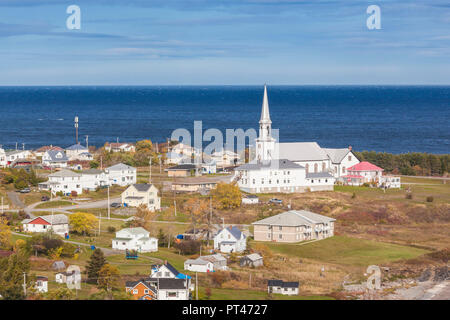 Canada Quebec, Gaspe Peninsula, St-Maurice-de-l'Echouerie, elevati vista villaggio, autunno Foto Stock