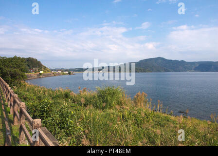 Il lago di Ikeda, Ibusuki, Prefettura di Kagoshima, Kyushu, Giappone Foto Stock