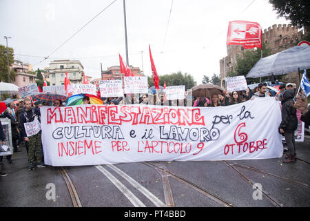 Roma, Italia. 06 ott 2018. La prima manifestazione unitaria di tutta italiana del settore culturale in Roma, frequentato da personalità del mondo del teatro, cinema e intrattenimento in Italiano Credito: Matteo Nardone/Pacific Press/Alamy Live News Foto Stock