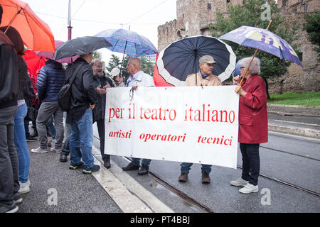 Roma, Italia. 06 ott 2018. La prima manifestazione unitaria di tutta italiana del settore culturale in Roma, frequentato da personalità del mondo del teatro, cinema e intrattenimento in Italiano Credito: Matteo Nardone/Pacific Press/Alamy Live News Foto Stock