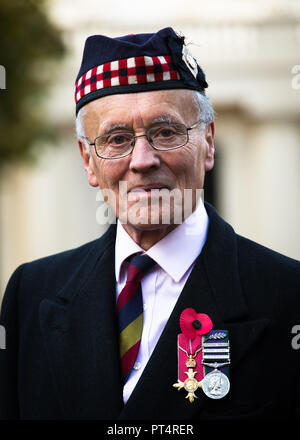 Il veterano scozzese indossa il suo cappello del reggimento al Giorno del Ricordo Parade, Londra. Foto Stock