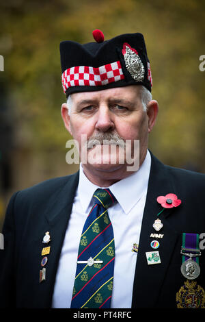 Il veterano scozzese indossa il suo cappello del reggimento al Giorno del Ricordo Parade, Londra. Foto Stock