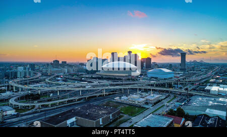 Drone Vista aerea di New Orleans, in Louisiana, Stati Uniti d'America Skyline di Sunrise Foto Stock