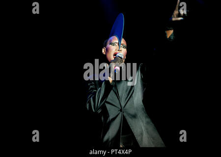 Grace Jones in concerto al Suikerrock festival di Tienen (Belgio, 31/07/2010) Foto Stock