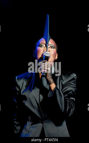 Grace Jones in concerto al Suikerrock festival di Tienen (Belgio, 31/07/2010) Foto Stock