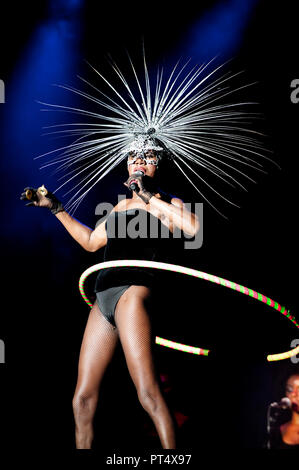 Grace Jones in concerto al Suikerrock festival di Tienen (Belgio, 31/07/2010) Foto Stock