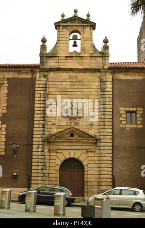 Facciata principale della cappella di Nostra Signora di Guadalupe a Gijón. Architettura, Viaggi, Religione, città. Il 31 luglio 2018. Gijón, Asturias, Spagna. Foto Stock