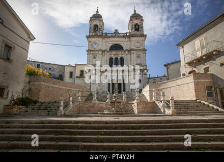 La chiesa dei santi Valentino e Damiano a San Valentino Citeriore, Italia. Abruzzo Foto Stock