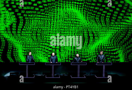 Kraftwerk il 3D in concerto a Alte Kongreshalle, München (Germania, 12/10/2011) Foto Stock