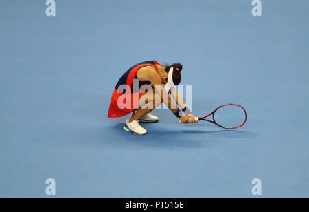 Pechino, Cina. 6 Ottobre, 2018. Wang Qiang della Cina reagisce durante le donne singoli semifinale partita contro Caroline WOZNIACKI della Danimarca a China Open Tennis Tournament a Pechino in Cina, 6 ott. 2018. Wang Qiang ha perso 0-2. Credito: Luo Yuan/Xinhua/Alamy Live News Foto Stock