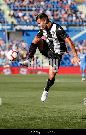 Coliseum Alfonso Pérez, Getafe, Spagna. 6 Ottobre, 2018. La Liga calcio, Getafe versus Levante; Rober Pier (Levante UD) controlla la palla alta di credito: Azione Sport Plus/Alamy Live News Foto Stock