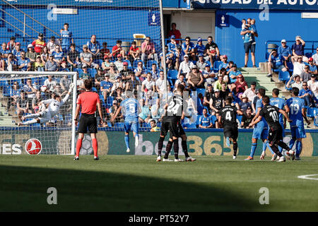 Coliseum Alfonso Pérez, Getafe, Spagna. 6 Ottobre, 2018. La Liga calcio, Getafe versus Levante; Enis&#xa0;Bardhi (Levante UD) punteggi per renderlo 0-1 Credito: Azione Sport Plus/Alamy Live News Foto Stock