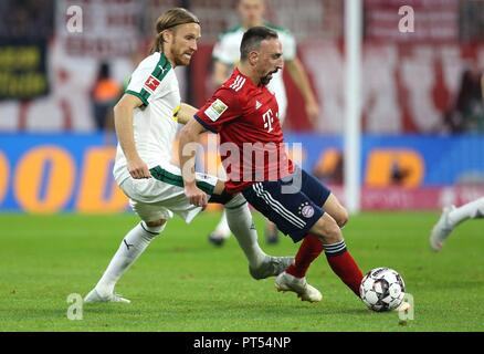 Firo: 06.10.2018 Fuvuball, calcio: 1.Bundesliga FC Bayern Monaco - Borussia Mv? Nchengladbach, Michael Lang, Gladbach, Franck Ribery, FC Bayern Monaco, Monaco di Baviera, duelli | Utilizzo di tutto il mondo Foto Stock