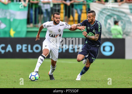 Chapeco, Brasile. Il 7 ottobre 2018. SC - Chapeco - 06/10/2018 - Campionato brasiliano un 2018 Chapecoense x Atl tico-MG - Z Welison Atletico-MG lettore durante il match contro Chapecoense a Arena Conda stadium per il campionato brasiliano a 2018. Foto: Ricardo Luis Artifon / AGIF Credito: AGIF/Alamy Live News Foto Stock